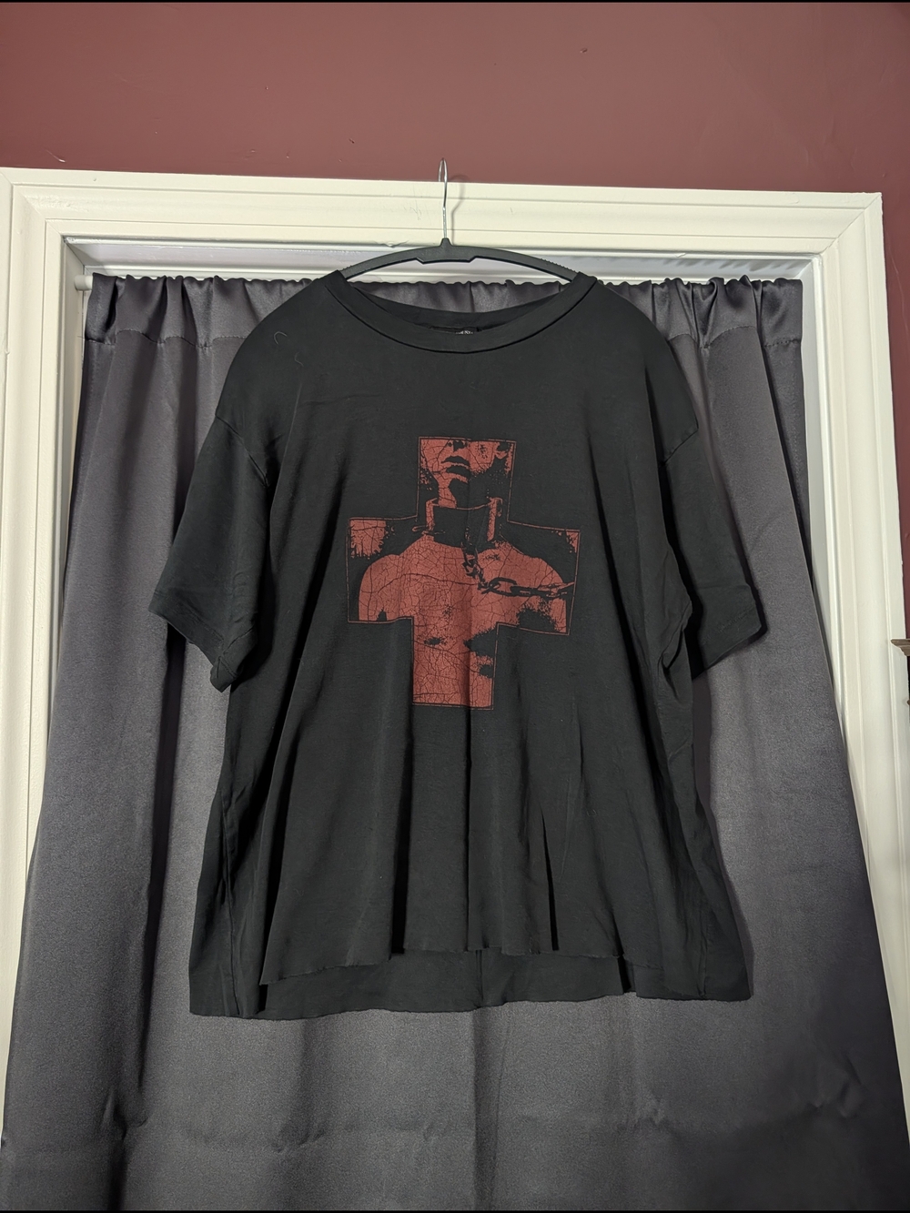 ANDROLOMUSIA Black Cross Chained Boy Logo Print T-shirt Raw Hem Oversized XS